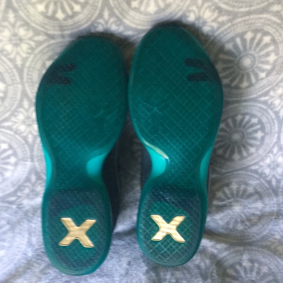 Nike Kobe X - Picture 7 of 14